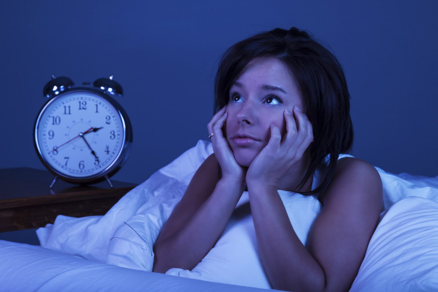 الفارق بين الأرق والحرمان من النوم
